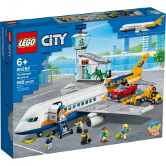 Конструктор LEGO Пассажирский самолет (60262)