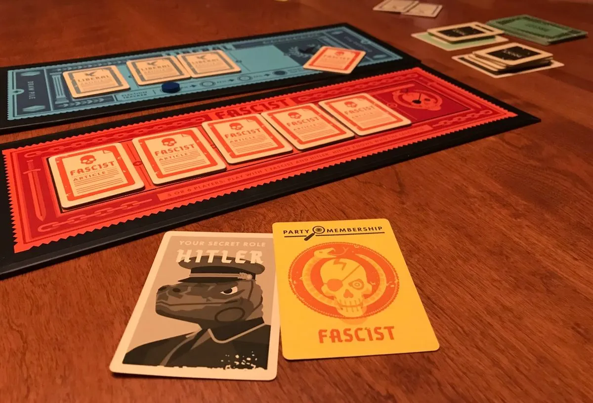 Настольная игра Creative Commons Secret Hitler Large Box (англ.) (4695)  Купить по цене 999 грн грн. в Украине | Интернет-Магазин ROZUM